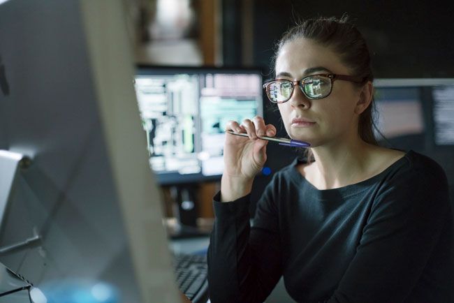 A building contractor’s fleet manager is reviewing the analytics from WEX fuel card data on her computer.