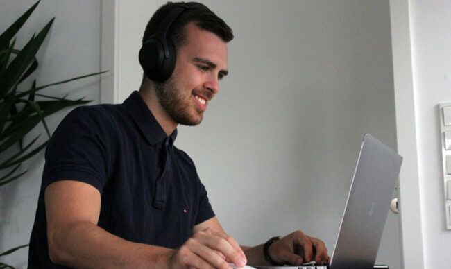 A wholesale manager reviews his fleet’s fuel card usage in real-time from his computer.